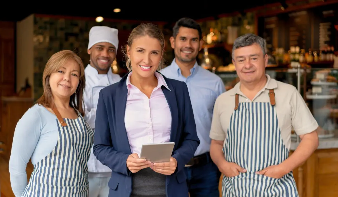 Consultoría para restaurantes y equipo de cocina capacitado con el sistema Bajo el Mantel OS.