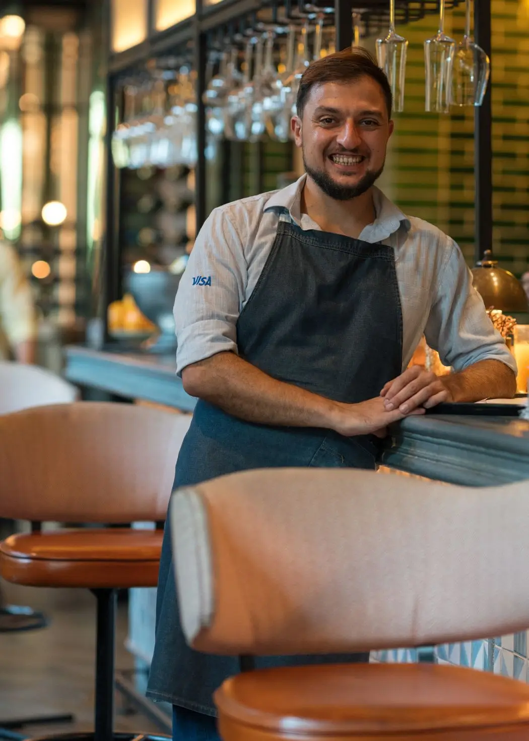 Capacitación para meseros y personal de servicio en restaurantes orientada a protocolo y ventas por Bajo el Mantel.