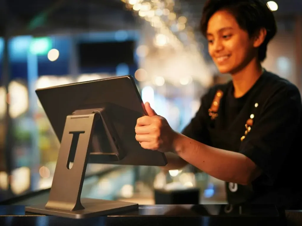 Bajo el Mantel OS funcionando por encima del software punto de venta restaurante.